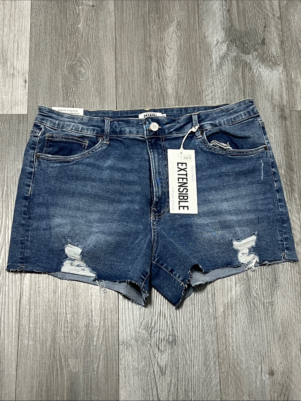 Refuge Denim Miami womanās stretchy high rise shorts / size 13 NWT
